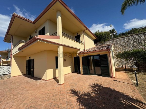 casa indipendente in vendita a Diamante