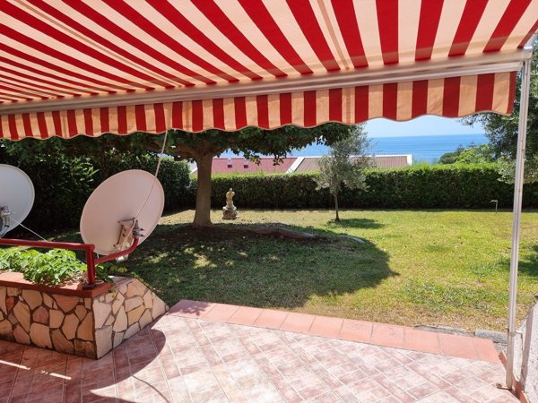 casa indipendente in vendita a Diamante