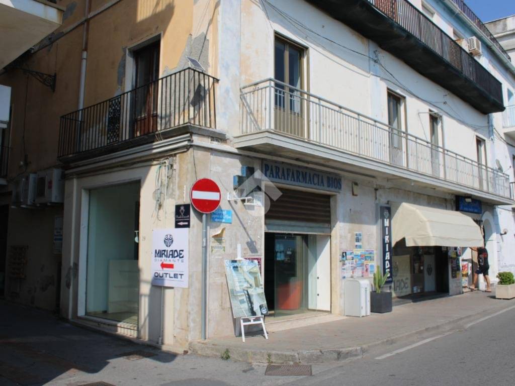 locale commerciale in vendita a Diamante