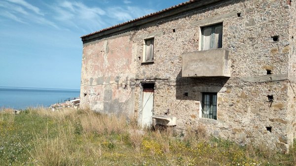 quadrivano in vendita a Diamante