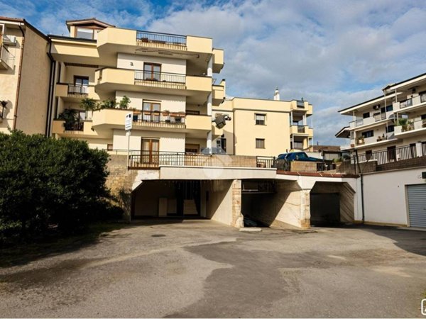 locale commerciale in vendita a Diamante