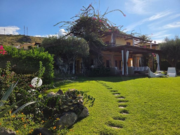 casa indipendente in vendita a Diamante