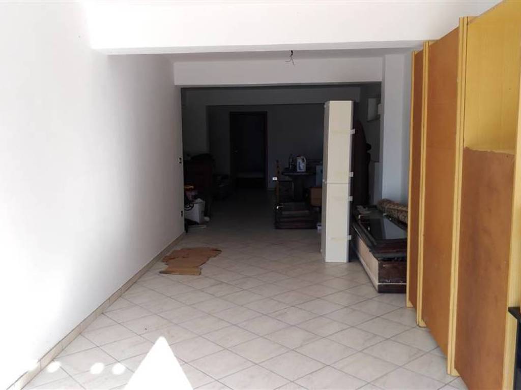 negozio in vendita a Dipignano in zona Laurignano