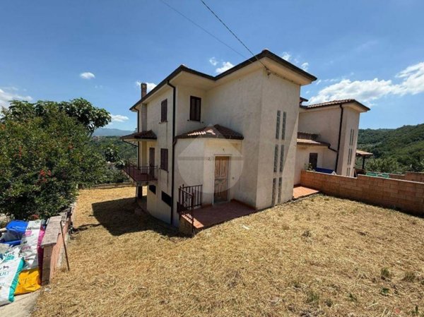 casa indipendente in vendita a Dipignano in zona Laurignano
