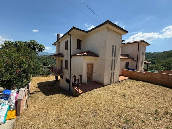 casa indipendente in vendita a Dipignano in zona Laurignano