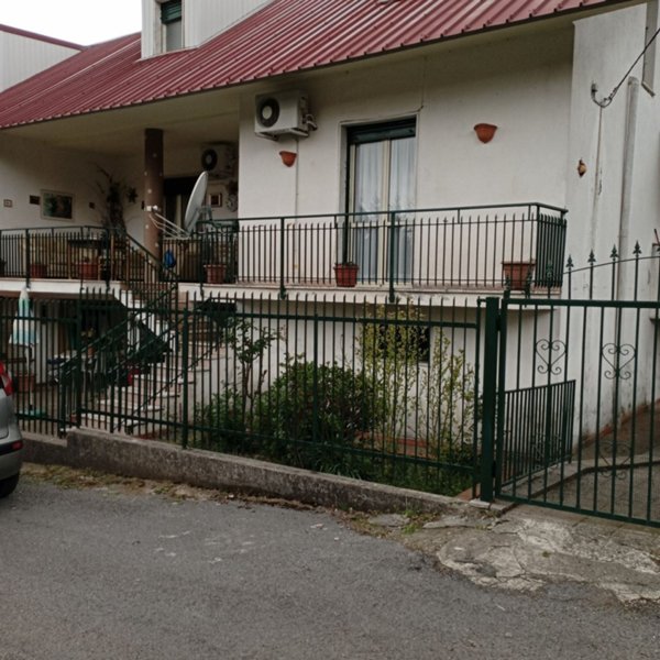 casa indipendente in vendita a Domanico