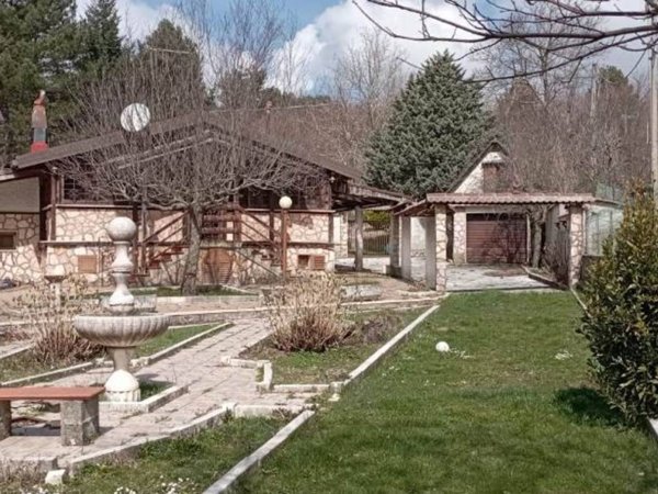 casa indipendente in vendita a Domanico