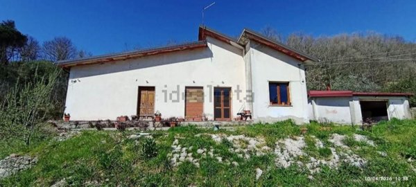 casa indipendente in vendita a Domanico