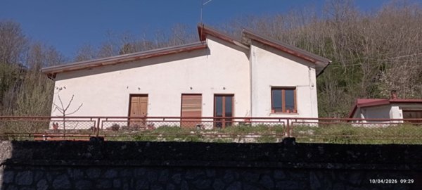 casa indipendente in vendita a Domanico