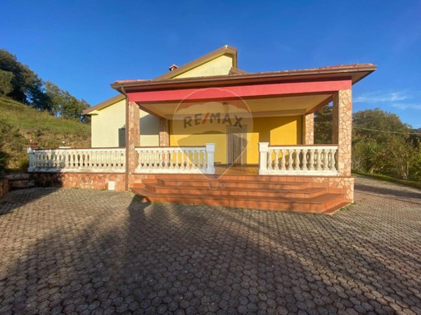 casa indipendente in vendita a Fagnano Castello