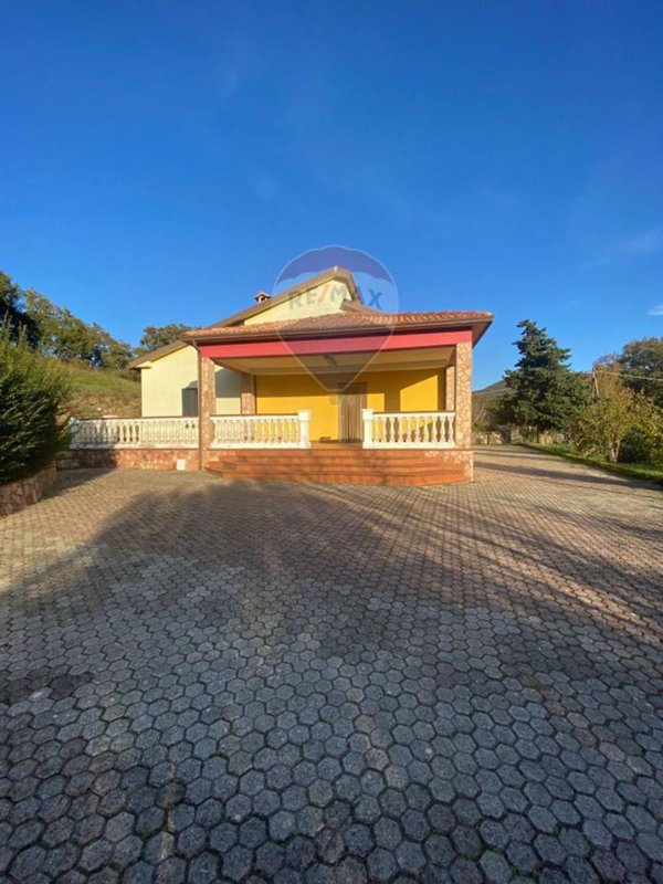 casa indipendente in vendita a Fagnano Castello