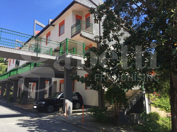 appartamento in vendita a Falconara Albanese
