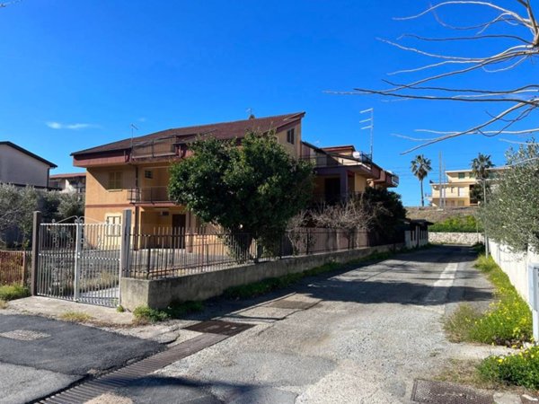 appartamento in vendita a Falconara Albanese