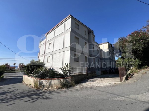 appartamento in vendita a Falconara Albanese
