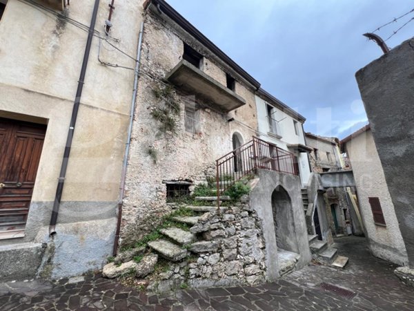 casa indipendente in vendita a Falconara Albanese