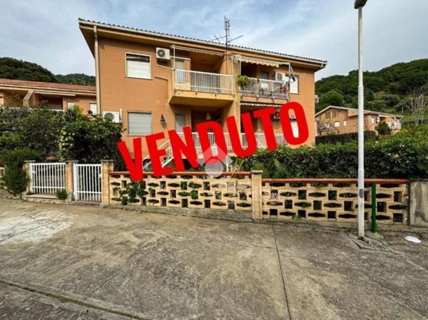 appartamento in vendita a Falconara Albanese