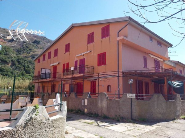 appartamento in vendita a Falconara Albanese