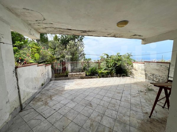 appartamento in vendita a Falconara Albanese
