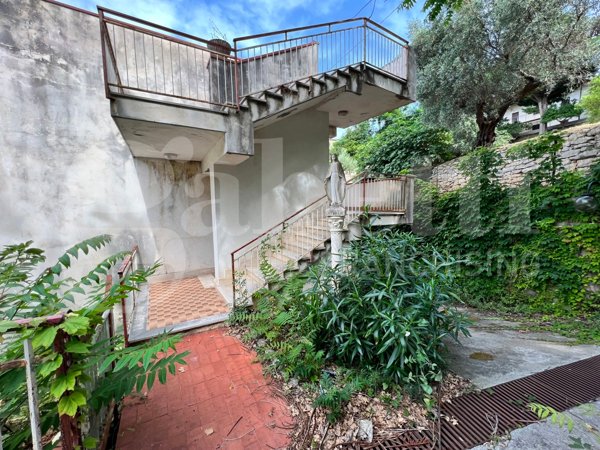 appartamento in vendita a Falconara Albanese