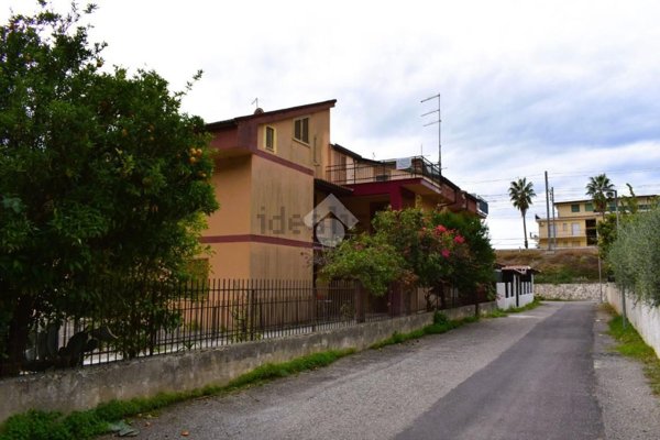 appartamento in vendita a Falconara Albanese