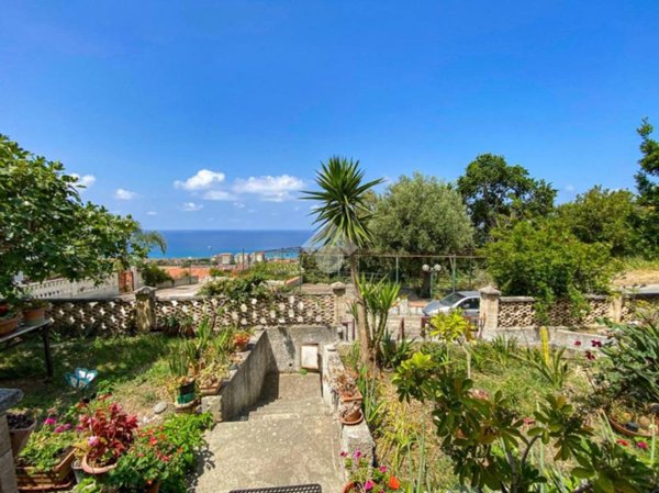 casa indipendente in vendita a Falconara Albanese