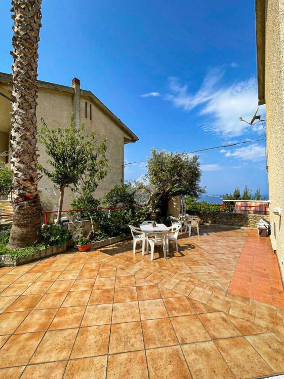 appartamento in vendita a Falconara Albanese