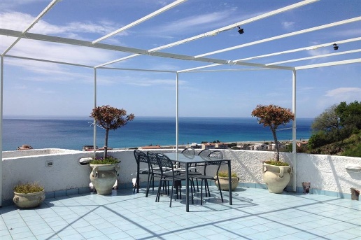 appartamento in vendita a Falconara Albanese