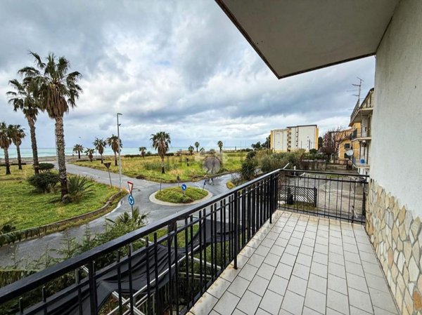 appartamento in vendita a Falconara Albanese