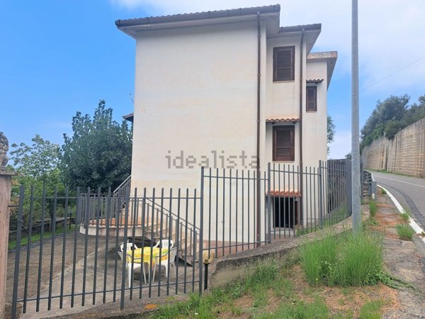 casa indipendente in vendita a Falconara Albanese