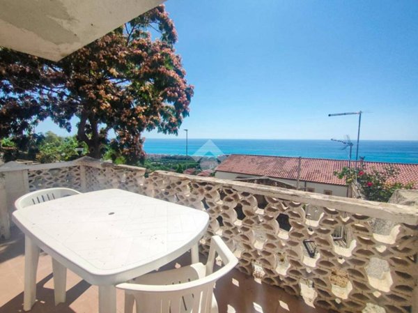 appartamento in vendita a Falconara Albanese