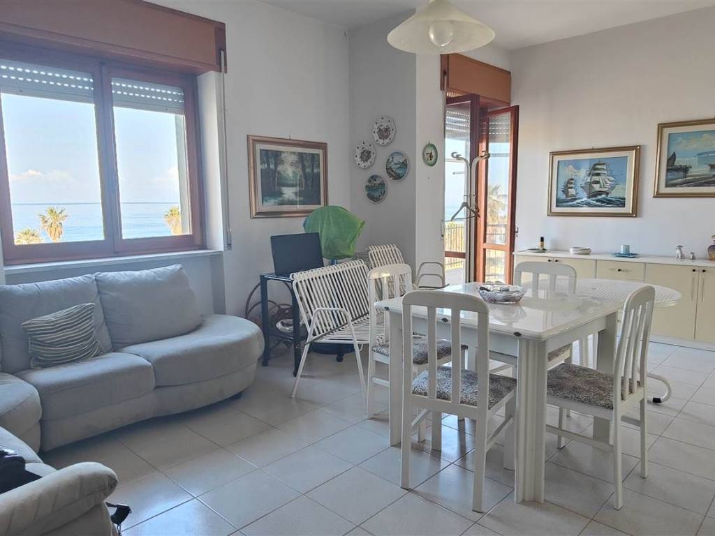 appartamento in vendita a Falconara Albanese