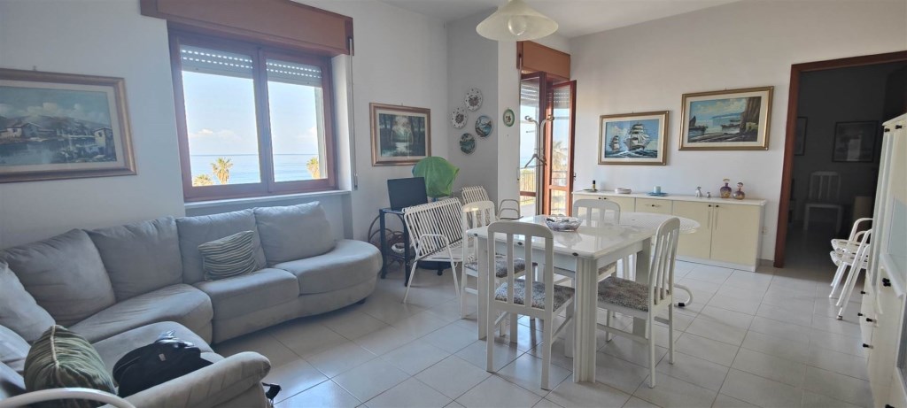 appartamento in vendita a Falconara Albanese