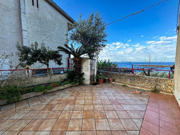 appartamento in vendita a Falconara Albanese