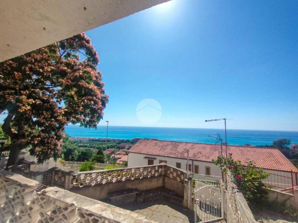 appartamento in vendita a Falconara Albanese