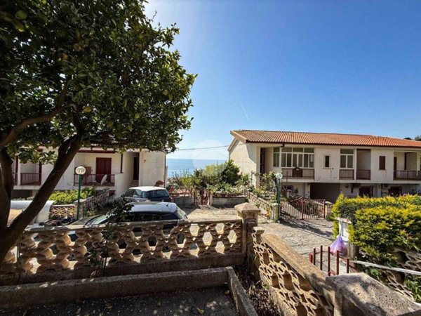 appartamento in vendita a Falconara Albanese