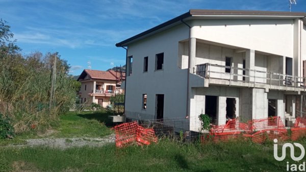 casa indipendente in vendita a Fiumefreddo Bruzio