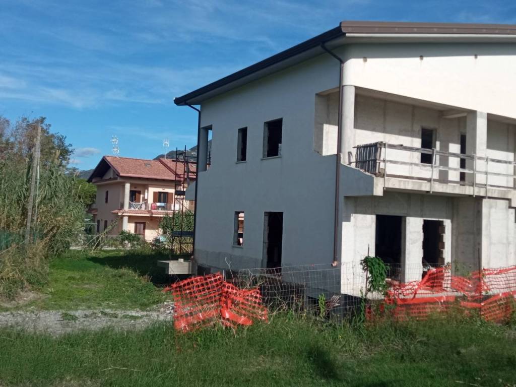 casa indipendente in vendita a Fiumefreddo Bruzio