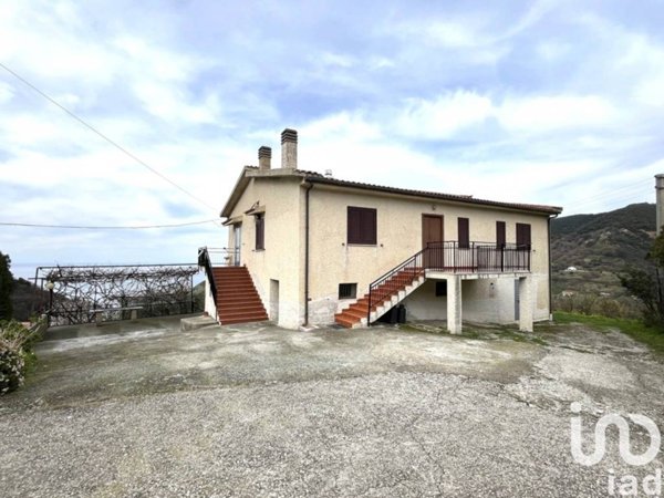 casa indipendente in vendita a Fiumefreddo Bruzio