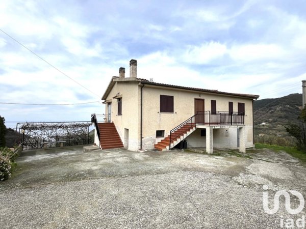 casa indipendente in vendita a Fiumefreddo Bruzio