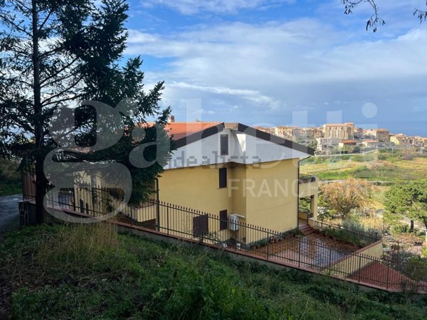 casa indipendente in vendita a Fiumefreddo Bruzio