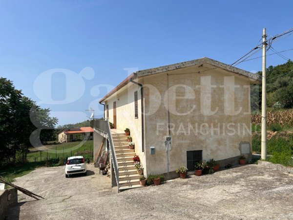 casa indipendente in vendita a Fiumefreddo Bruzio