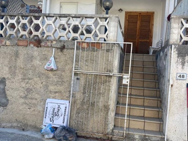 casa indipendente in vendita a Fiumefreddo Bruzio