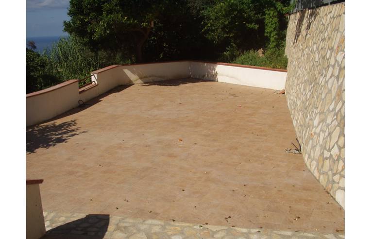 casa indipendente in vendita a Fiumefreddo Bruzio