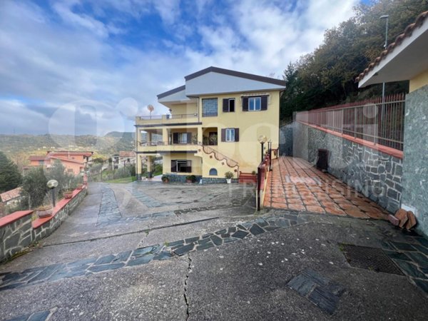 casa indipendente in vendita a Fiumefreddo Bruzio