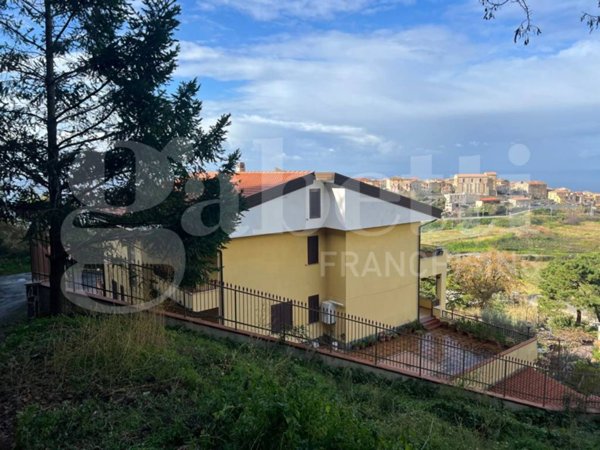 casa indipendente in vendita a Fiumefreddo Bruzio