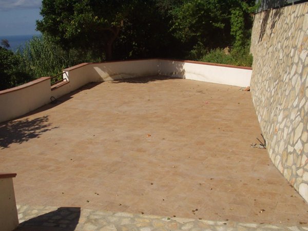 casa indipendente in vendita a Fiumefreddo Bruzio