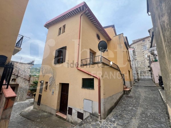 casa indipendente in vendita a Fiumefreddo Bruzio