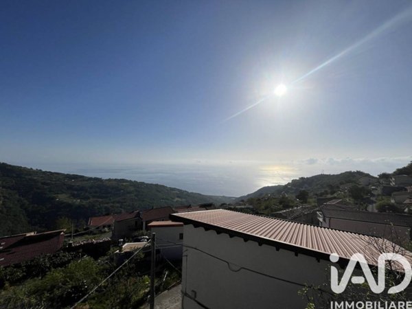 casa indipendente in vendita a Fiumefreddo Bruzio in zona Stazione