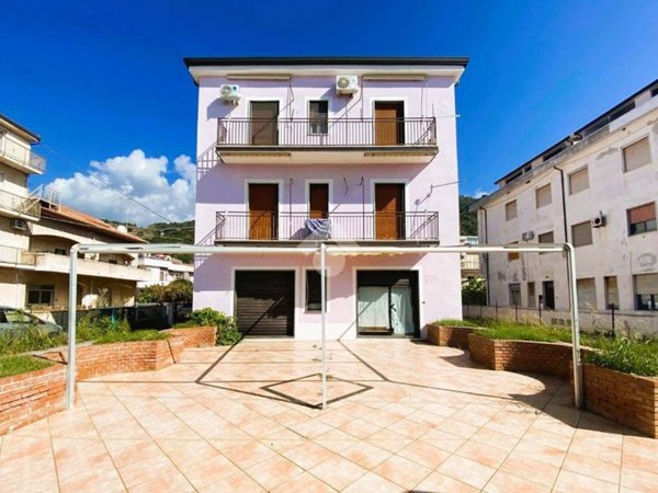 locale commerciale in vendita a Guardia Piemontese in zona Marina