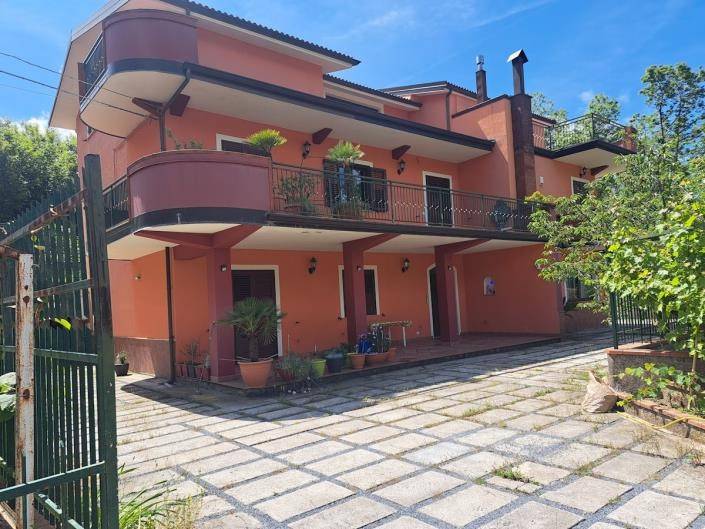 casa indipendente in vendita a Lago